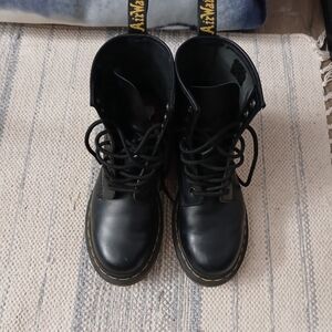 Dr MARTENS + skirt !